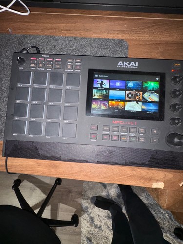 Akai mpc live standalone - live, ii