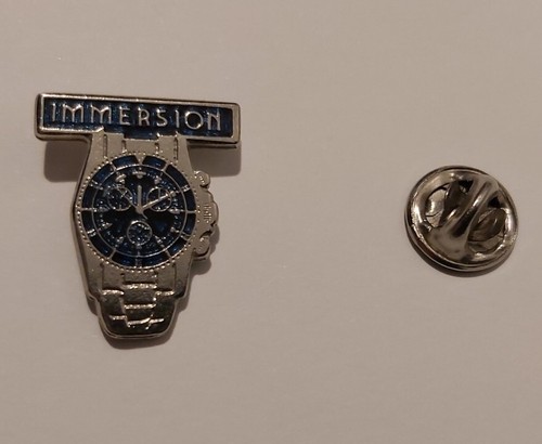 Beau pin montre - montre, immersion