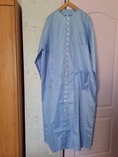 Blouse nylon semi épais bleu ciel à col rond, de type droite et ceinture à nouer