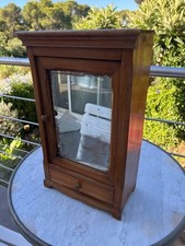 Ancienne armoire de poupée