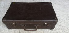 UNE PETITE VALISE VINTAGE NOIRE
