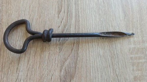 Ancienne perceuse artisanale