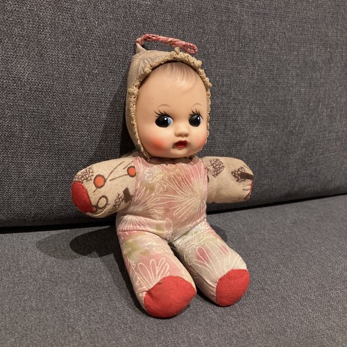 Ancienne petite poupée - , de