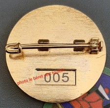 Insigne numéroté "005" 4°