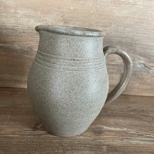 pichet ou carafe en terre cuite