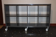 Etagère IKEA collection KALLAX (8 cases) avec 6 roulettes, de couleur gris laqué