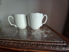 Lot 2 TASSES  porcelaine
