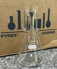 PYREX® 250 mL Delong Shaker