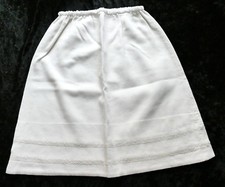  ANCIEN JUPON PIQUE BLANC ET BORDURE DENTELLE  PETITE TAILLE / H47