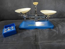 petite balance a plateaux avec poids national geographic