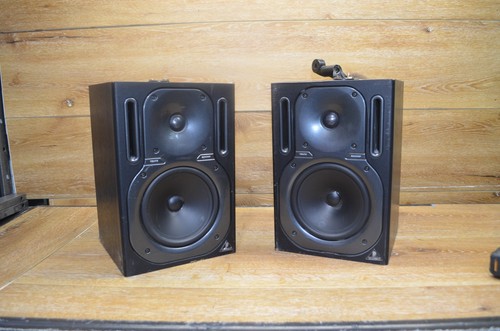Behringer truth model b2030p - behringer,
