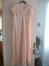 LONGUE CHEMISE DE NUIT VINTAGE BEAU DECOLLETE  A JOURS 38 40 tbe