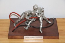 Pompiers Les étains du Prince extinction avec lance a débit variable