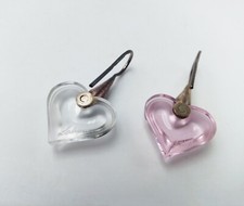 JOLIE PAIRE DE BOUCLES D'OREILLES VINTAGE signées LALIQUE en cristal