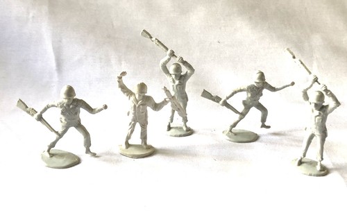 Figurines germany lot - :,