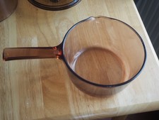 Casserole avec bec verseur - casserole, un