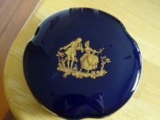 LIMOGES  BONBONNIÈRE BOITE A BIJOUX BLEUE FOUR SCÈNE GALANTE PORCELAINE 9,5 cm