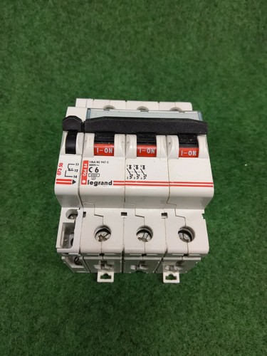 Disjoncteur tri legrand c6 - disjoncteur,
