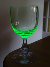 1 ANCIEN VERRE A VIN ROUGE