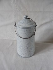 Ancien pot à lait en fer