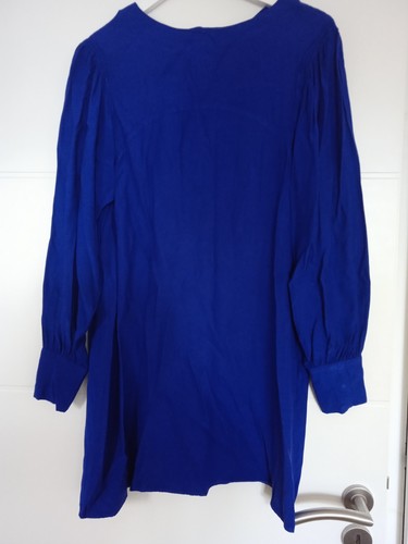 Robe bleue manches bouffantes