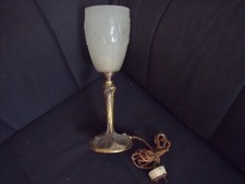 Lampe art déco bronze & dôme en verre moulé-pressé signé