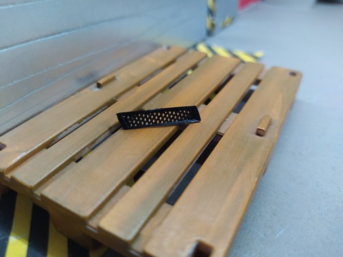 Grille latérale gauche - 1/18,
