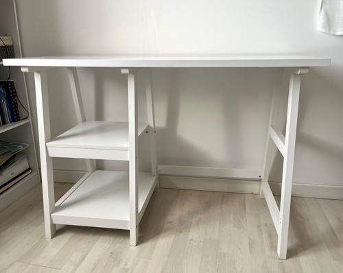 Bureau blanc avec - blanc,