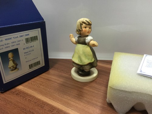 Hummel figurine 912 liesl 10 - figurine,