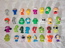 Lot 32 FIGURINES GOGO'S CRAZY