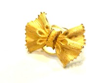 Bijou alliage doré rare cache