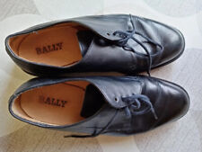 une paire de chaussures pointure 41.8 pour homme