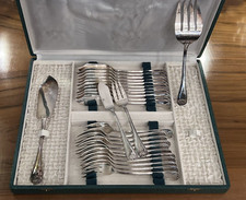 SERVICE A POISSON METAL ARGENTE DE 26 PIECES MODELE A LA COQUILLE / ARGENTERIE