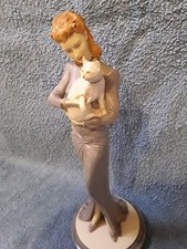 Royal doulton figurine philippa avec chat blanc