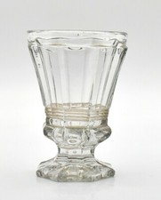 Ancien verre sur pied café