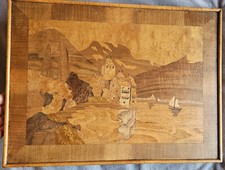 Tableau marqueterie de bois : Village au bord d'un lac de montagne -Décollements