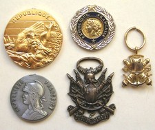 LOT de MEDAILLES MILITAIRES DEFENSE NATIONALE OUTRE MER 1870 1871 - incomplètes