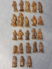 Lot de 23 fèves en métal