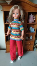 Poupée Cathie Bella, avec sa tenue de présentation 1972