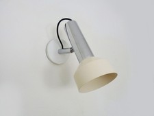 Applique murale spot orientable en métal chromé et laqué blanc. Année 70