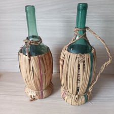 Lot De 2 Bouteilles De Vin En Verre Teinté Et Paille, BREV. MONTRESOR, vintage