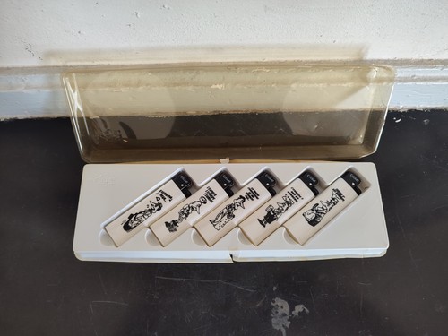 Lot briquets caricatures - de,