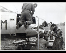 AVION de CHASSE "MYSTERE IV" accidenté, Mécaniciens au travail période 1950-1960