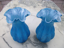 2 ANCIENS VASES VERRE