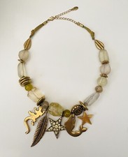 Collier oversize à breloques