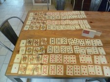 ancien lot de deux jeux de 52 cartes de bridge dos rouge et bleu avec sa boite