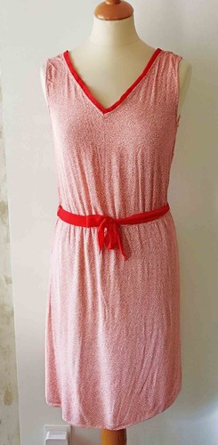 Robe rouge blanche sans - et,