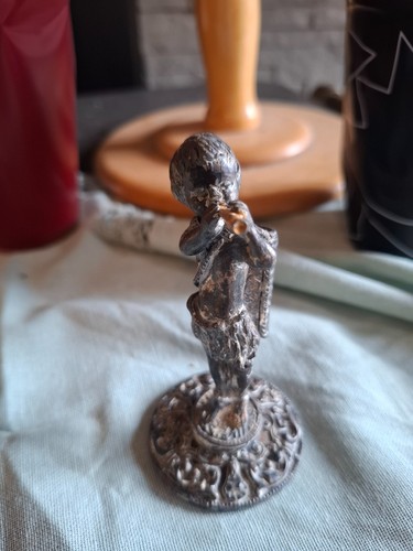 Petite statuette jeune - petite, de