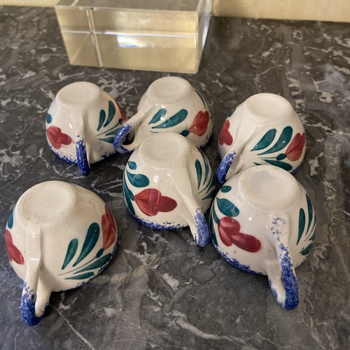 Anciennes petites tasses à - anciennes,