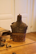 Gourde de cavalerie françaiss avec tissu mle 1884 et restant de cuir  14/18
